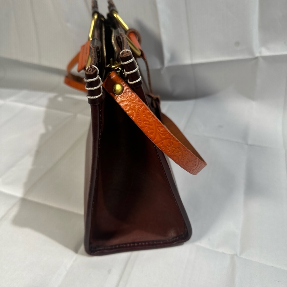 Old Trend Camden Convertible Medium Tote In Brown 100% Cowhide Leather MSRP $218 - Picture 5 of 16